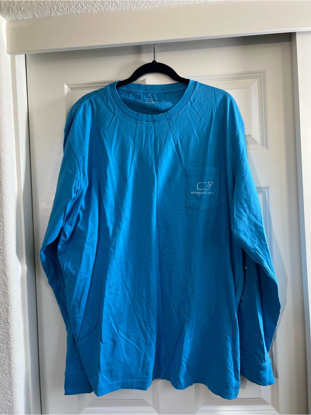 Vineyard Vines Men’s Long-Sleeve Pocket Tee in Bright Blue